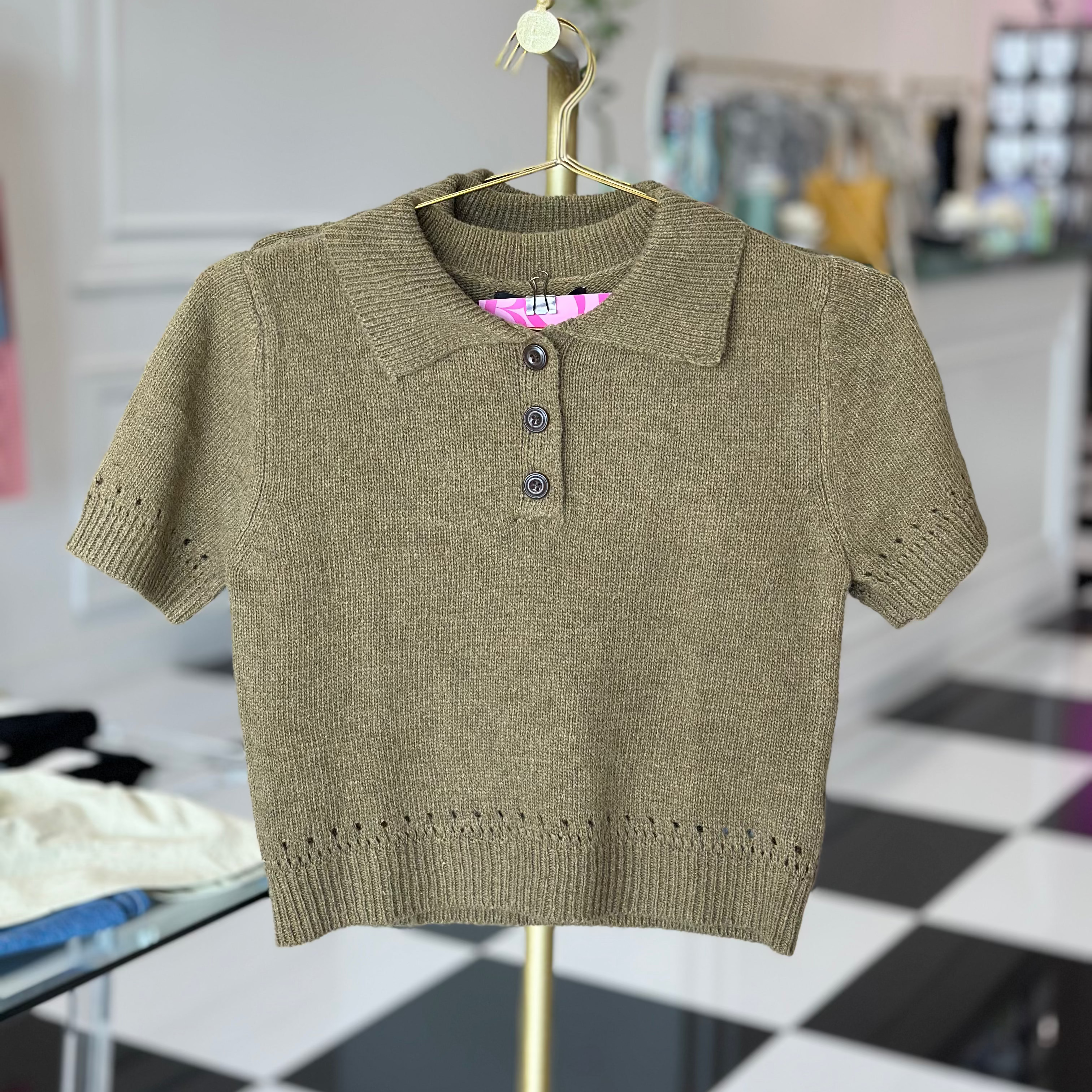 Knitted short sleeve polo sweater